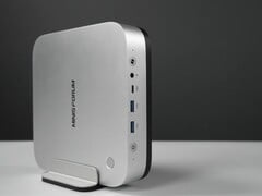 O Mini PC Minisforum M2 Pro vem com um suporte vertical na embalagem.