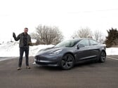 A gama do Modelo 3 caiu drasticamente em meses mais frios (imagem: Carro e Motorista/Tubo)