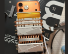 iPhone 17 Pro Max com coolers SSD acoplados para melhor estabilidade térmica (Fonte da imagem: u/T-K-Tronix via r/iphone)
