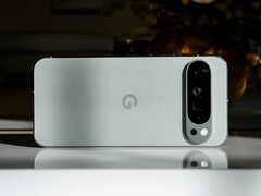 Diz-se que a série Pixel 9 sofre de vários bugs que quebram o dispositivo depois de ser atualizada para a última versão pública do Google Android 16. (Fonte da imagem: Triyansh Gill & Unsplash)