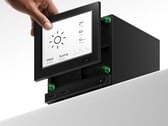 A Jsaux revelou dois novos painéis frontais para a Steam Machine. O painel de e-ink apresentado aqui possui uma tela de e-ink de 5,83 polegadas. 