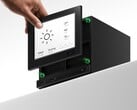 A Jsaux revelou dois novos painéis frontais para a Steam Machine. O painel de e-ink apresentado aqui possui uma tela de e-ink de 5,83 polegadas.