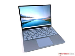 Espera-se que o Surface Laptop Go 3 seja parecido com seu antecessor, na foto. (Fonte da imagem: Notebookcheck)