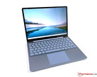 Espera-se que o Surface Laptop Go 3 seja parecido com seu antecessor, na foto. (Fonte da imagem: Notebookcheck)