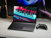 Análise do XMG Core 16 M25 - Laptop para jogos da AMD com tela de 300 Hz e RTX 5070