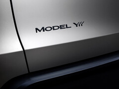 O logotipo do Model Y L dá a entender que há três fileiras de assentos. (Fonte da imagem: Tesla)