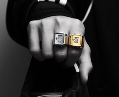 O relógio Adidas Originals Digital Two Ring está disponível em prata e ouro.