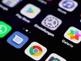 Android smartphone com gaveta de aplicativos e ícone de configurações