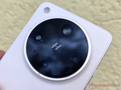 Há rumores de que o sucessor do Oppo Find X8 Ultra (na foto) ostente sensores duplos de 200 MP. (Fonte da imagem: Notebookcheck)