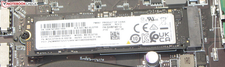 Um SSD PCIe 4 é usado para segurar o sistema operacional.