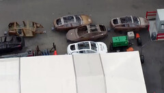 A Tesla tem algumas estruturas intrigantes de carrocerias de veículos novos espalhadas pela fábrica de Fremont. (Fonte da imagem: TslaChan/X)