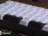 Teclado com barra de espaço dividida do YouTube