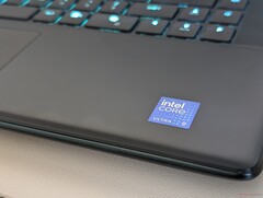 A nova CPU Arrow Lake é um avanço, com taxas de clock mais rápidas, o que significa temperaturas de núcleo visivelmente mais quentes, de até três dígitos