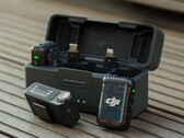 O DJI Mic 2 está disponível em um pacote combinado com um estojo de carregamento e um receptor de microfone sobressalente. (Fonte da imagem: DJI)