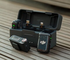 O DJI Mic 2 está disponível em um pacote combinado com um estojo de carregamento e um receptor de microfone sobressalente. (Fonte da imagem: DJI)