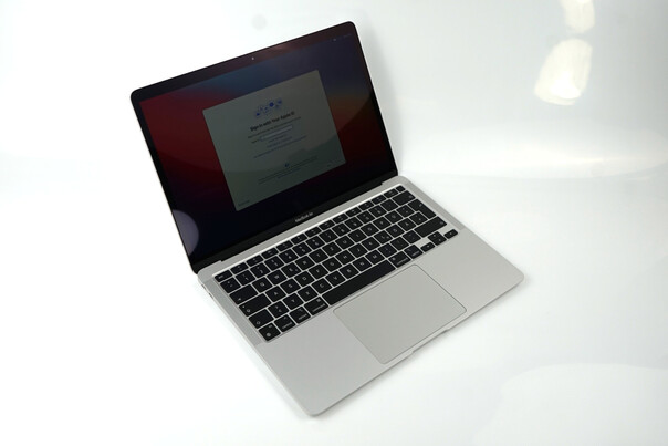 O MacBook Air baseado em M1 comemorará seu terceiro aniversário em novembro (Fonte da imagem: Notebookcheck)