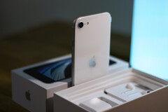 O próximo iPhone SE poderia ser lançado na Índia com três configurações de memória. (Fonte de imagem: AB)