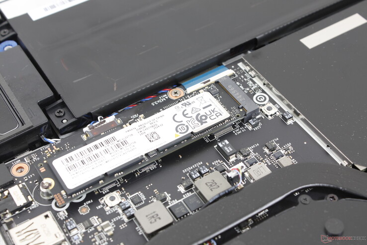 SSD M.2 PCIe4 x4 primário sem dissipador de calor incluído