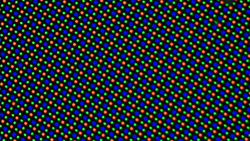 A tela OLED se baseia em uma matriz de subpixel RGGB que consiste em um vermelho, um azul e um, um azul e dois diodos de luz verde.