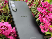 É provável que o Xperia 1 VI mantenha a distinta proporção de aspecto 21:9 da Sony, conforme a foto do antecessor. (Fonte da imagem: Notebookcheck)