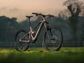 Motor potente, quadro leve: A Mondraker Zendit R