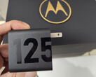 O próximo carro-chefe da Motorola poderia suportar uma carga rápida de 125 W. (Fonte da imagem: Chen Jin)