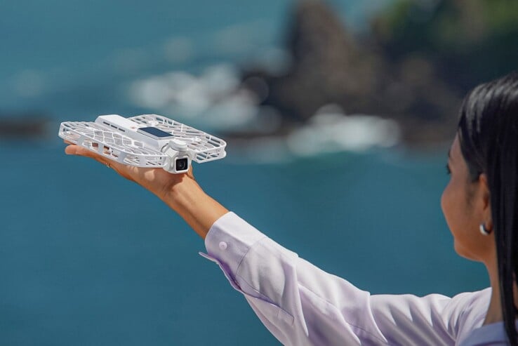 O Hoverair Versa acopla-se à base do drone Flight Kit por meio do suporte MagLatch.