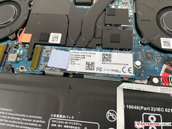 O SSD M.2-2280 pode ser substituído.