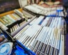 Em vez de jogos em caixa, esta prateleira de jogos contém apenas cartões com códigos de download — uma visão preocupante do futuro para muitos fãs.