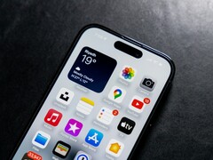 De acordo com um vazador, a série iPhone 18 não terá FaceID e câmera sob a tela. (Fonte da imagem: Omar Al-Ghosson via Unsplash)