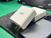 Um tijolo Infinix "260W" de potência. (Fonte: GSMArena)