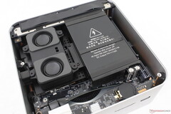 O GTI15 Ultra é um dos poucos mini PCs com alto-falantes integrados, microfones integrados e uma PSU integrada, tudo em um (Fonte da imagem: Notebookcheck)