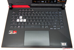 O teclado e o touchpad da Asus ROG Strix G15 G513QY
