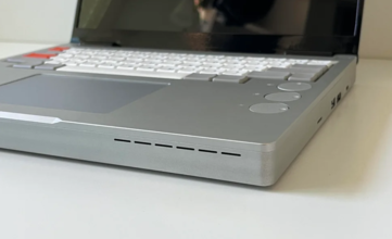 Não é de se surpreender que o Framework Laptop 13 tenha se tornado um pouco mais espesso. (Fonte da imagem: Flurples no Reddit)