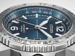 O novo Citizen Promaster Air NK0040-58L, na imagem, vem com um mostrador azul com acabamento em raios de sol.