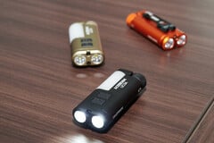 A UC3A da Acebeam em três cores diferentes.