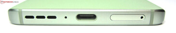 Parte inferior: alto-falante, microfone, USB-C 2.0, slot para SIM