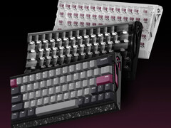 Teclado para jogos Iqunix EV63 Hall effect em preto, preto com teclas transparentes e branco com teclas transparentes.