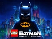 O LEGO Batman, em seu traje clássico, em frente ao horizonte de Gotham City, molhado pela chuva.