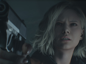 Uma captura de tela da protagonista de Resident Evil Reqiuem, Grace Ashcroft, segurando uma arma