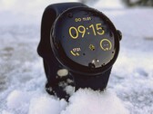 O Pixel Watch 2 recebe uma nova atualização. (Fonte da imagem: Benedikt Winkel)
