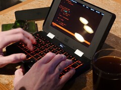 A MNT Pocket Reform está sendo enviada no momento.