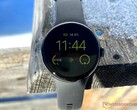 O Pixel Watch 4 oferecerá novos recursos SOS, bem como novas funções para os entusiastas do fitness, de acordo com um vazamento. (Fonte da imagem: Notebookcheck)