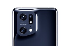 O Oppo Find X5 Pro tem uma carcaça de câmera discreta, porém espessa. (Fonte da imagem: Roland Quandt &amp;amp; WinFuture)