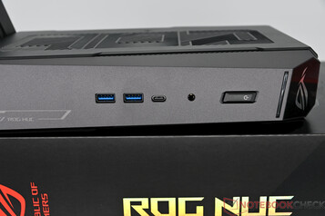 Asus ROG NUC 15 - Conectores na parte frontal