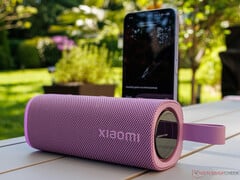 O Sound Play custa 49,9 euros na União Europeia. Na foto: uma visão frontal da versão rosa.