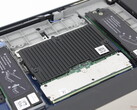 O módulo CAMM2 requer seu próprio dissipador de calor no Dell Pro Max 18 Plus (Fonte da imagem: Notebookcheck)