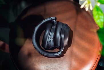 As conchas auriculares são dobráveis.