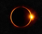 Uma imagem mostrando um eclipse solar com um anel de fogo.