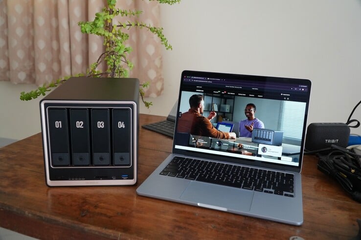 O Ugreen NASync DXP4800 GT funciona com o sistema operacional UGOS Pro